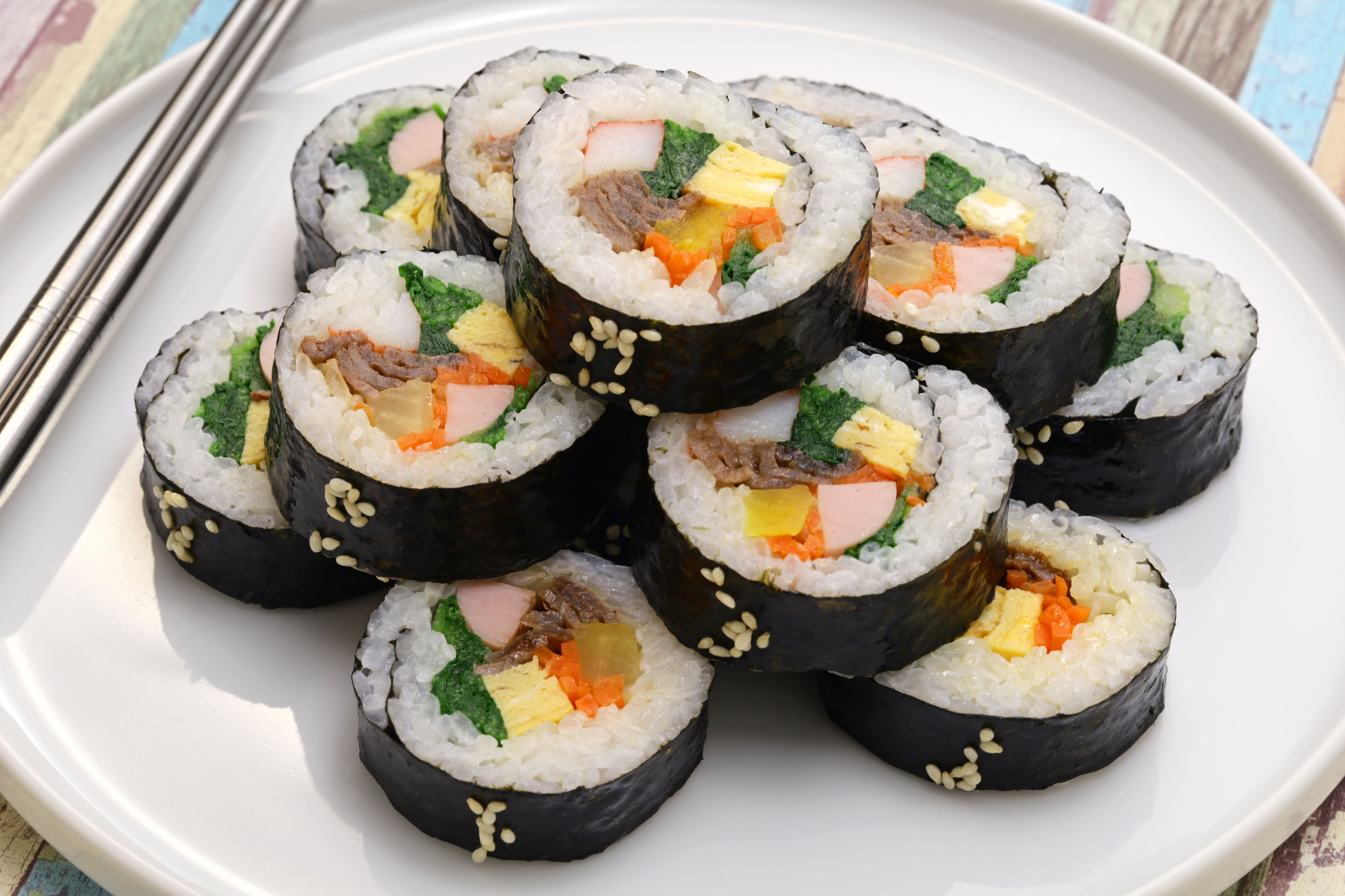 Foto do prato culinario koreano chamado kimbap
