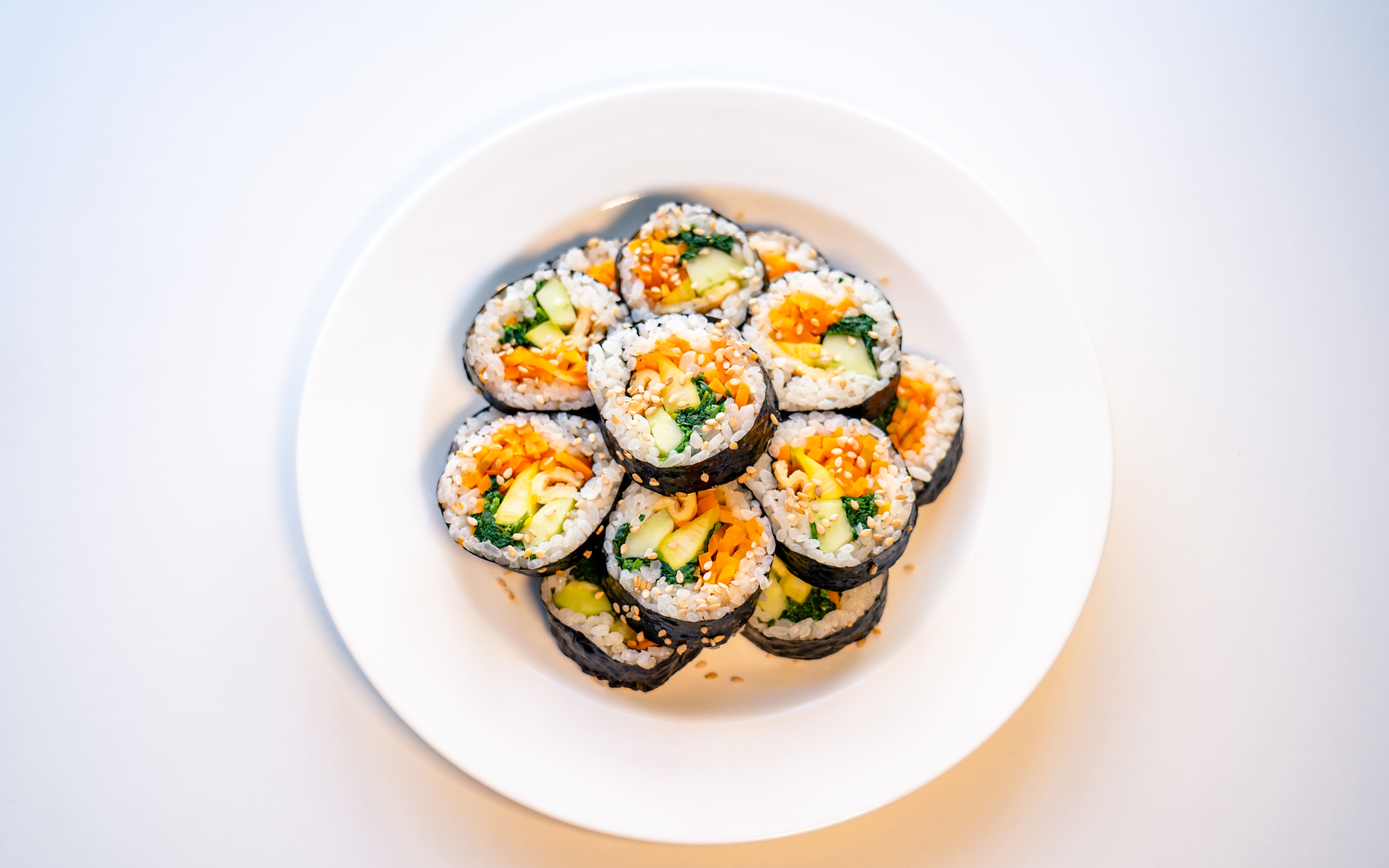 Foto do prato culinario koreano chamado kimbap